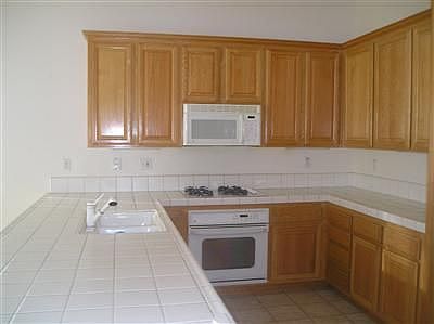 3rd image of 100 Westlake Ct