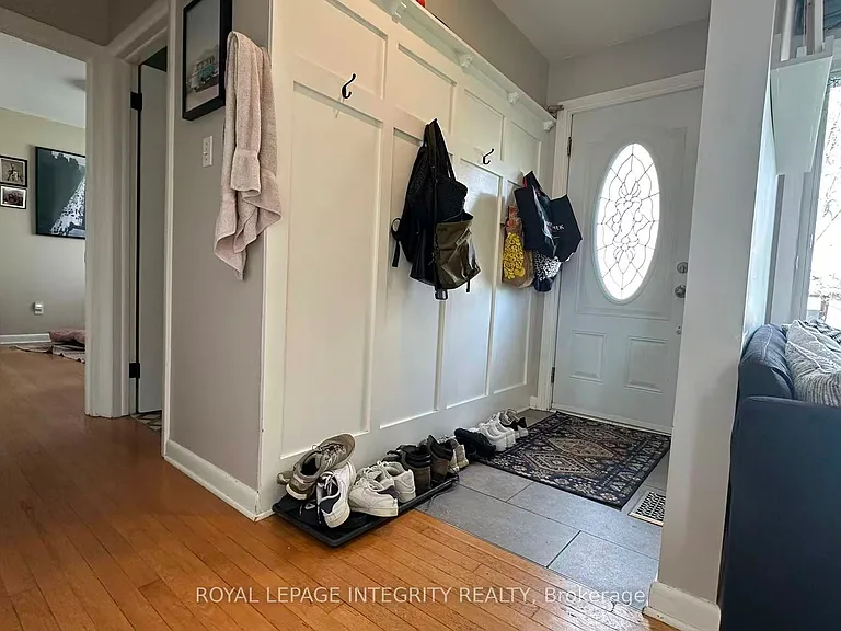 870 Claude St — Photo 3