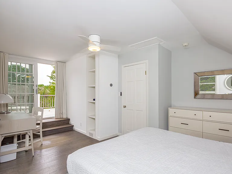 11 Beach Ave — Photo 17