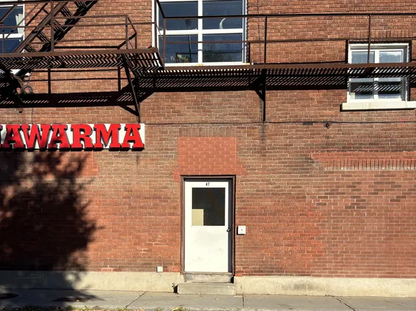 47 Cameron Ave #3, Ottawa, ON K1S 0W6
