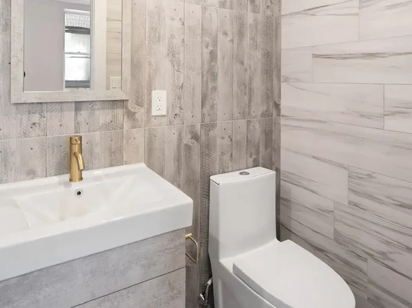 998 Carroll Street image 9 of 13