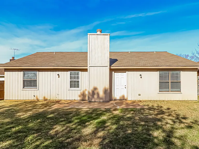 2917 Highlawn Ter — Photo 16