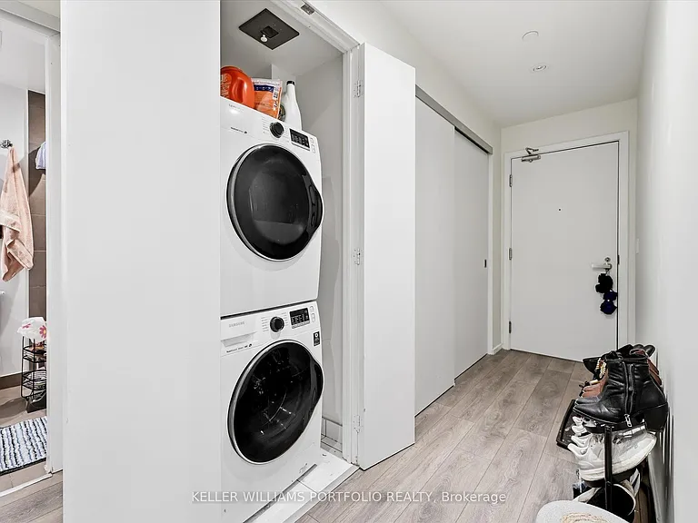 159 Dundas St E #1005 — Photo 24