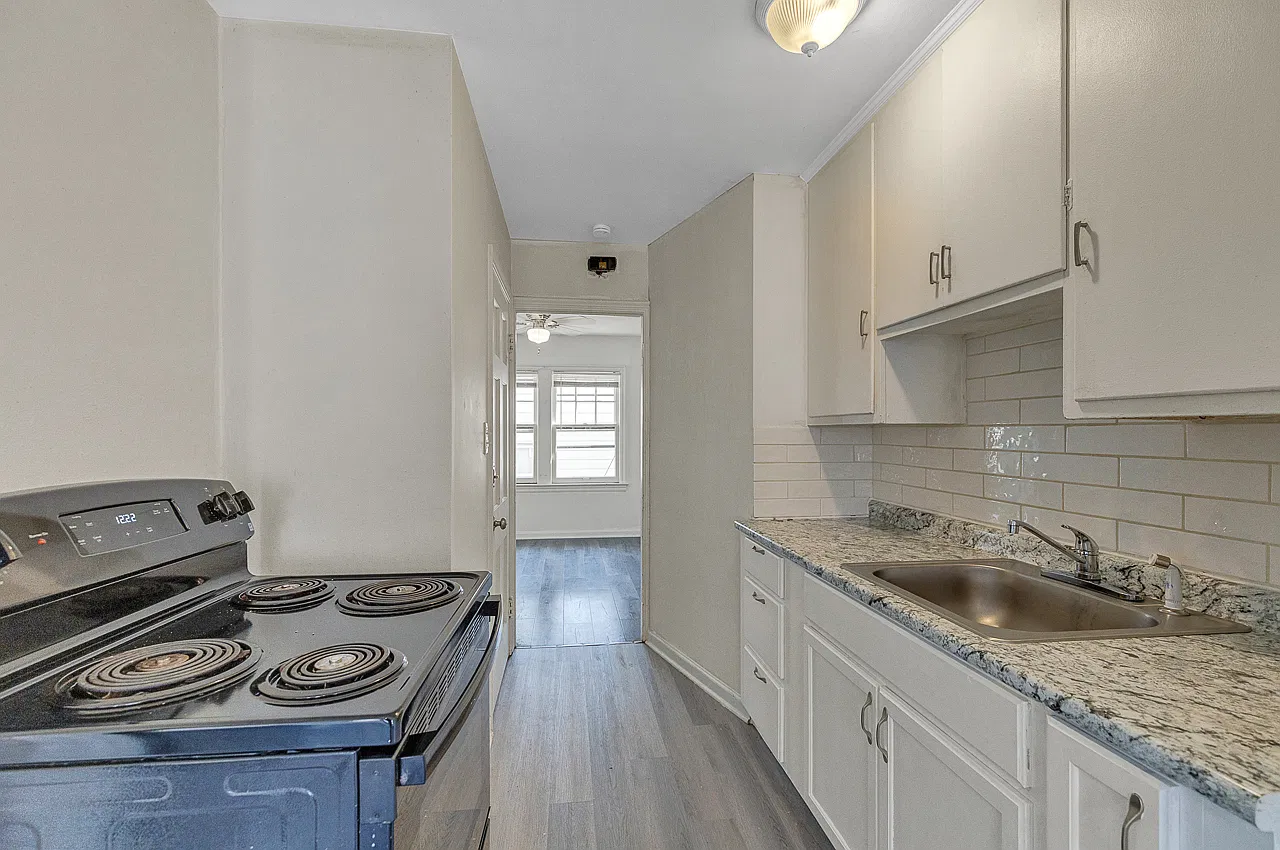 4 bed, 1885 sqft, $1,790 — Photo 2
