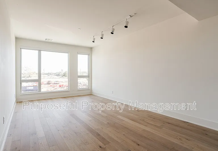 934 Hangar Dr #6 — Photo 14