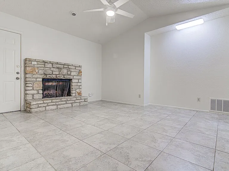 824 King Albert St — Photo 3