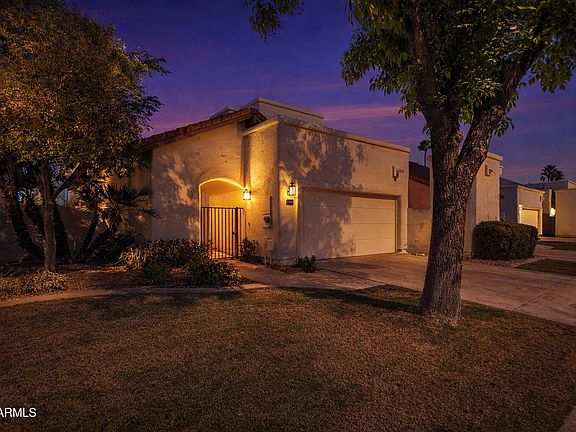 3rd image of 1906 E CALLE DE ARCOS Drive