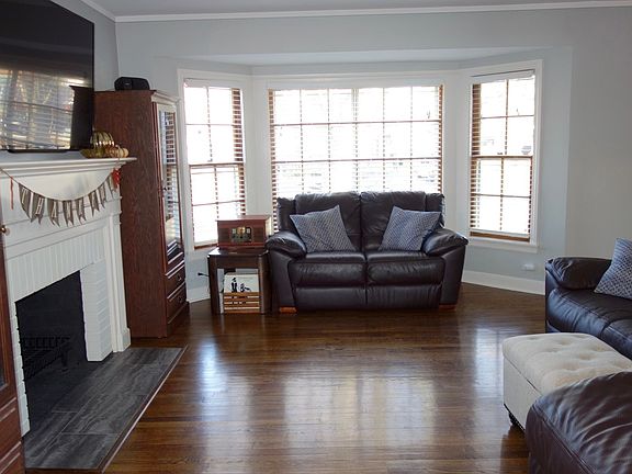 3rd image of 10026 S Artesian Ave
