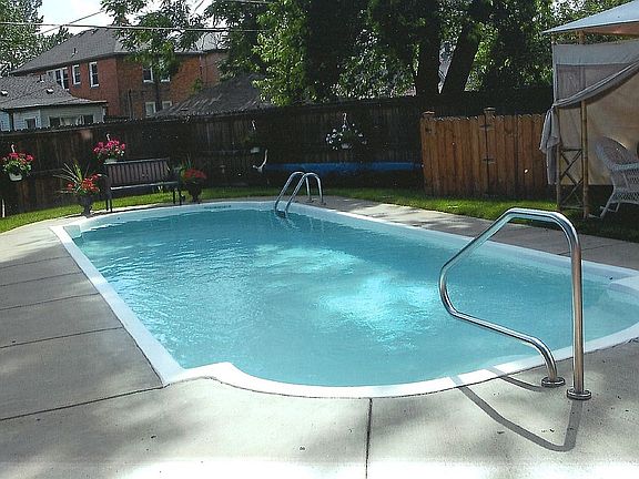 3rd image of 366 E Cambourne St
