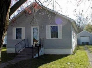 1216 N 13th St, Herrin, IL 62948