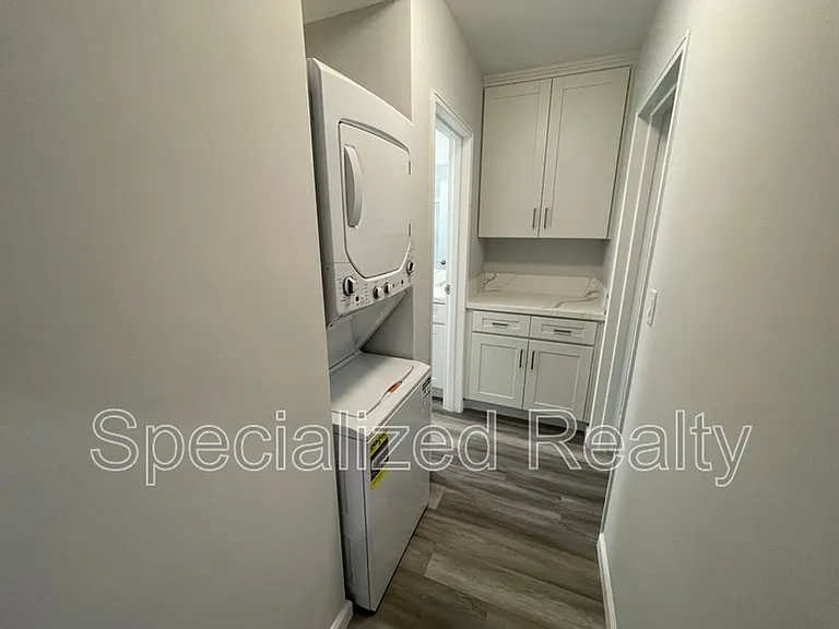139 N Belmont St — Photo 9