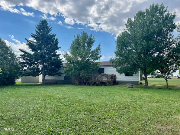 903 3rd Ave SE, Watford City, ND 58854