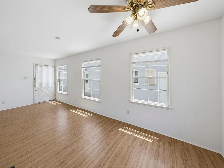 45 Roswell Ave — Photo 8