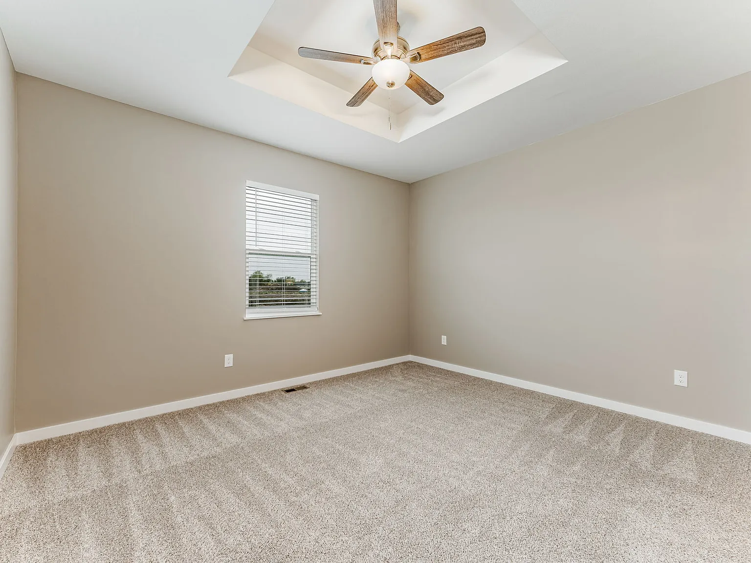 4 bed, 2150 sqft, $2,250 — Photo 3