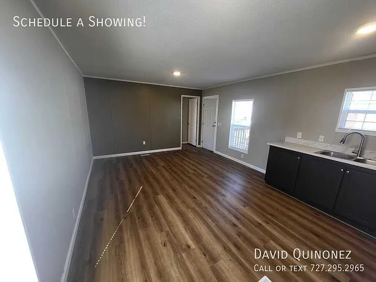266 N Blackwood Dr — Photo 2