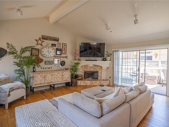 2nd image of 2517 Rockefeller Ln #B