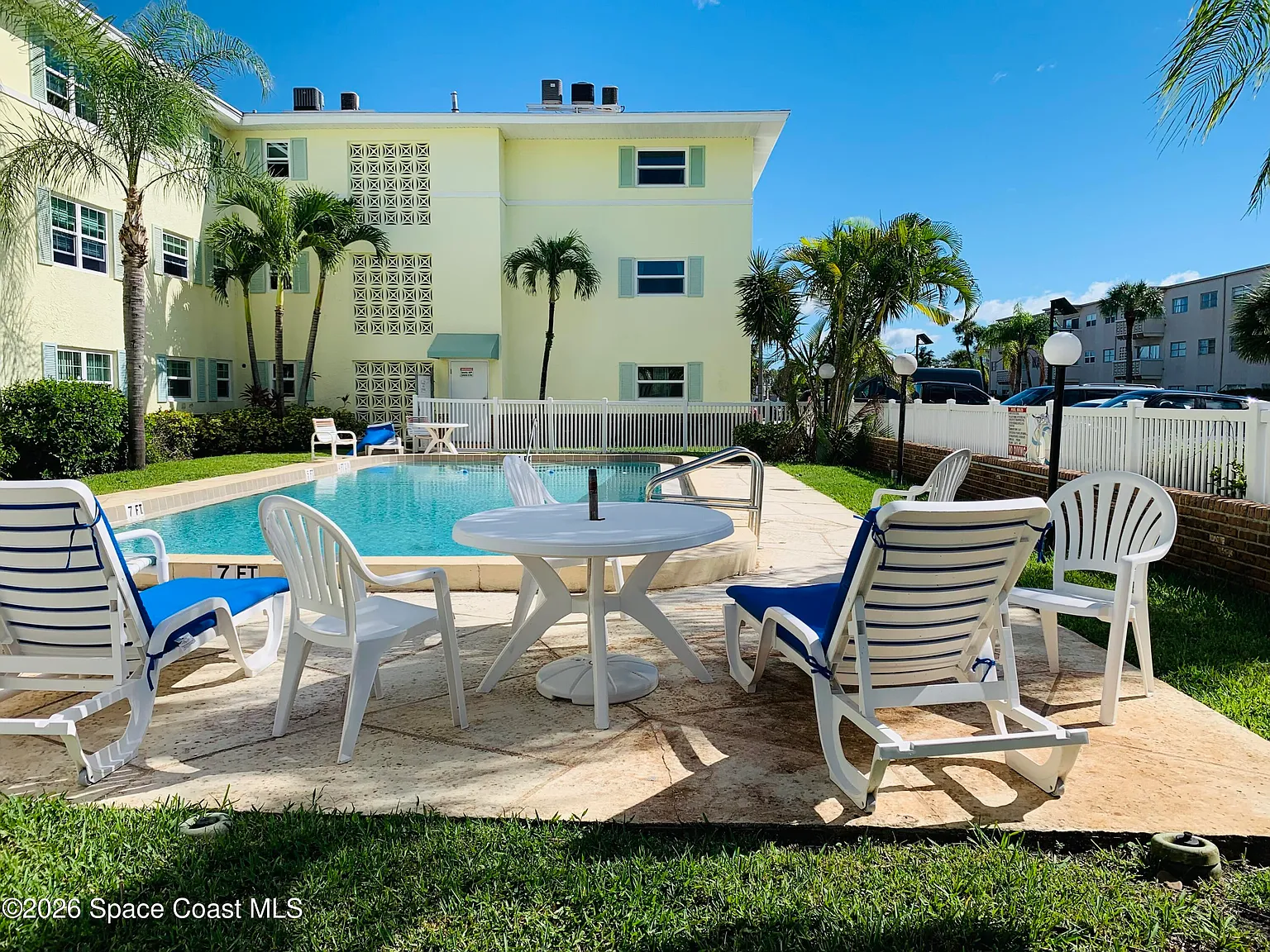 2 bed, 2.0 bath, 972 sqft, $1,800 — Photo 2