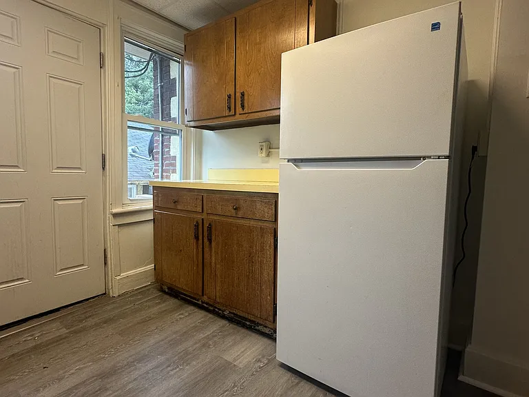 1000 1/2 S 18th St — Photo 3