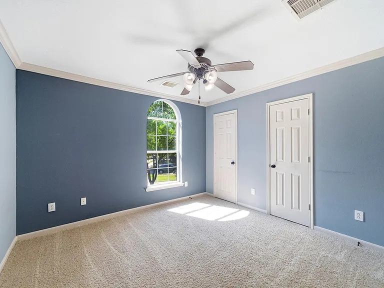 6302 Pepper Hollow Ln — Photo 4