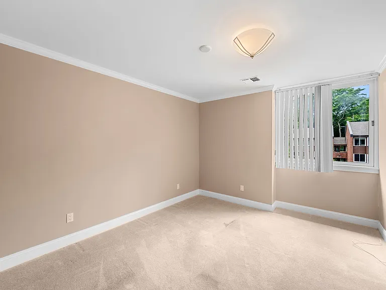 241-287 Perkins St #B502 — Photo 27