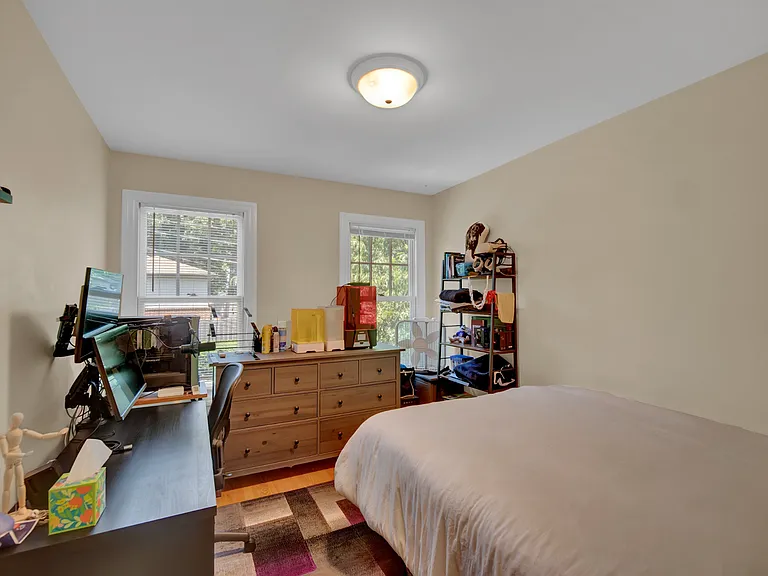 823 Hamlin St — Photo 11