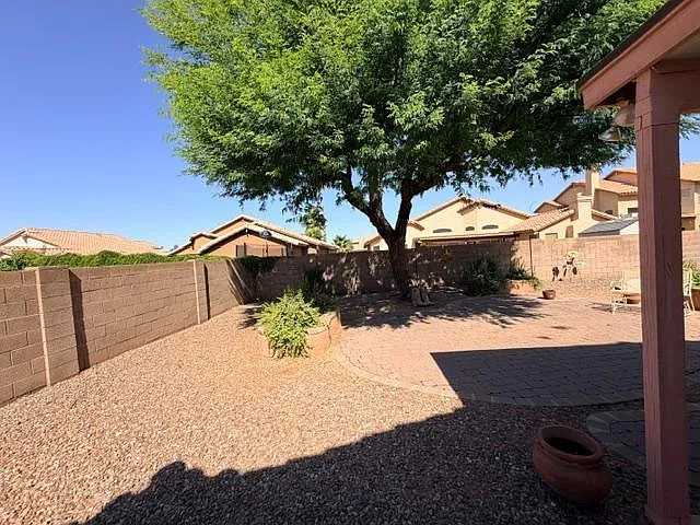 2560 S Vineyard — Photo 7
