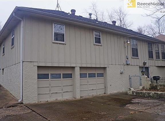 3rd image of 5911 E 107th Pl