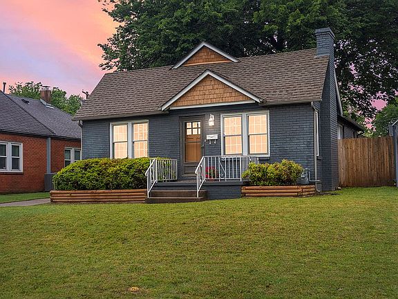 3rd image of 1216 S Knoxville Ave