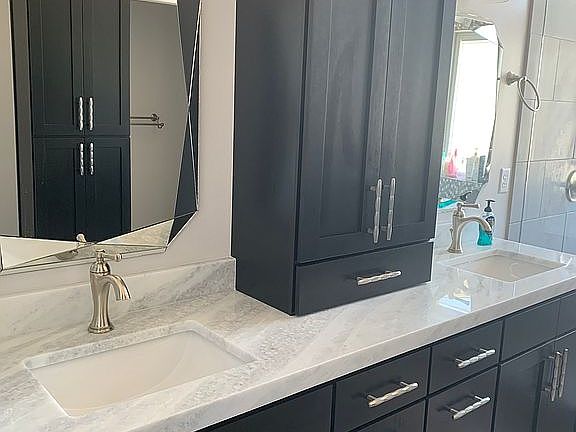 Master bathroom 2