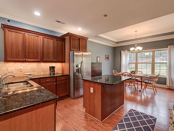 4th image of 10410 Wellington Chase Ln