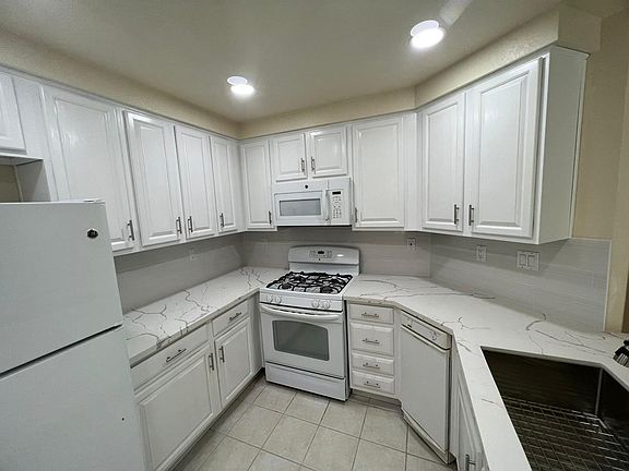 3rd image of 2810 Shelton St