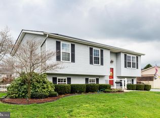 12 Starboard Dr, Taneytown, MD 21787