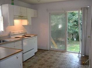 22 Fife Dr, Coram, NY 11727