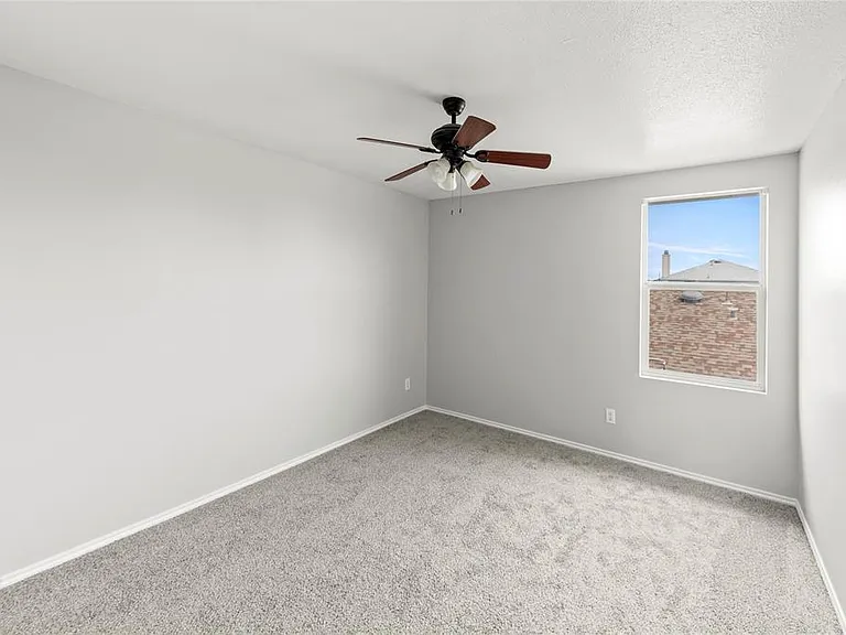 1701 Silverwood Ln — Photo 21