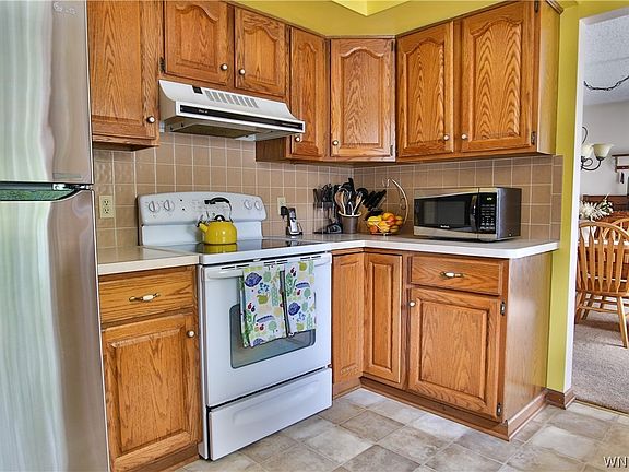 4th image of 15 Roundwood Ct
