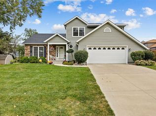 225 Rockvalley Ln NW, Cedar Rapids, IA 52405