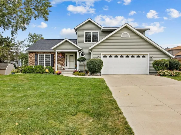 225 Rockvalley Ln NW, Cedar Rapids, IA 52405