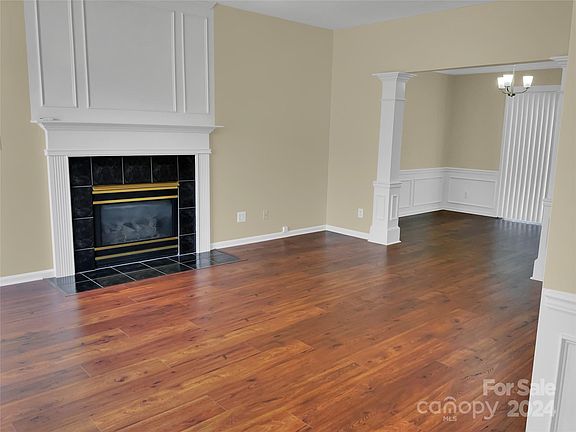 3rd image of 8915 Coppermine Ln
