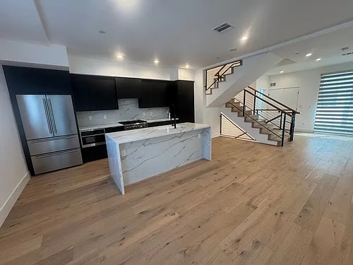6046 Burwood Ave Photo 1