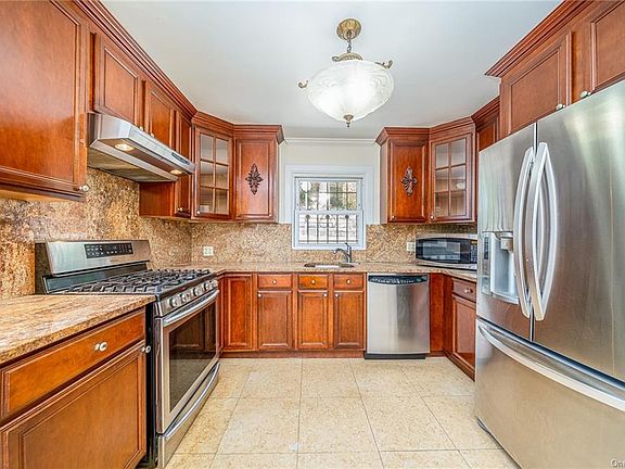 5th image of 111 Hillside Ave