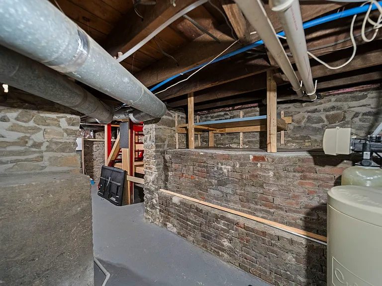 335 W 2nd Ave — Photo 44
