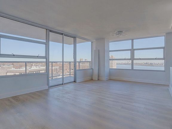 5th image of 6050 Boulevard East APT 10C