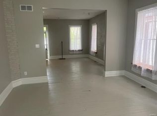 908 Jefferson St, Saint Charles, MO 63301