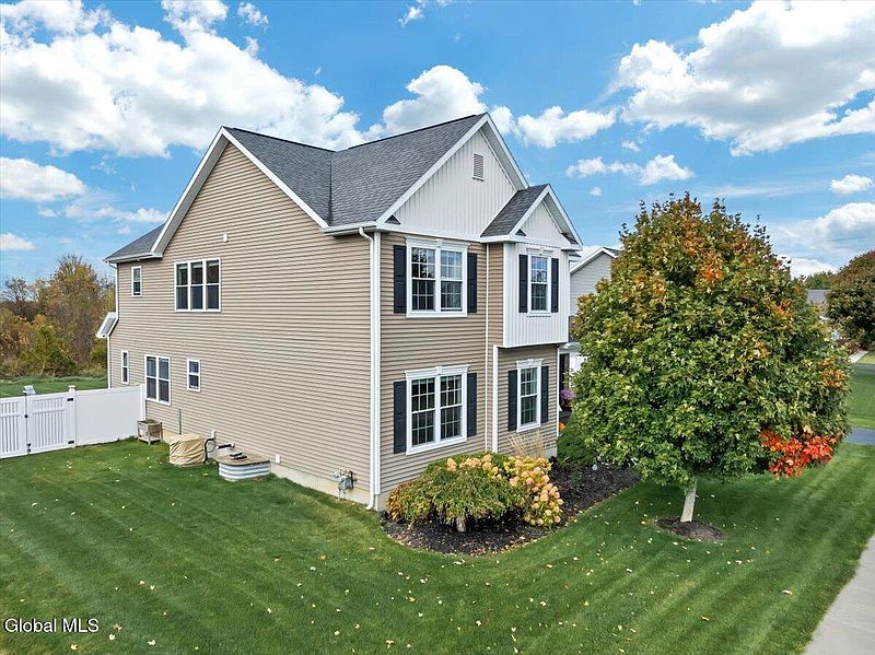 3rd image of 13 Coronado Way