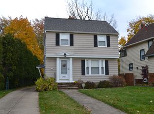 945 Rushleigh Rd, Cleveland Heights, OH 44121
