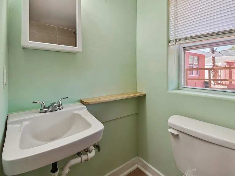 208 Union St — Photo 32