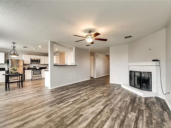 4th image of 2115 Panorama Ln