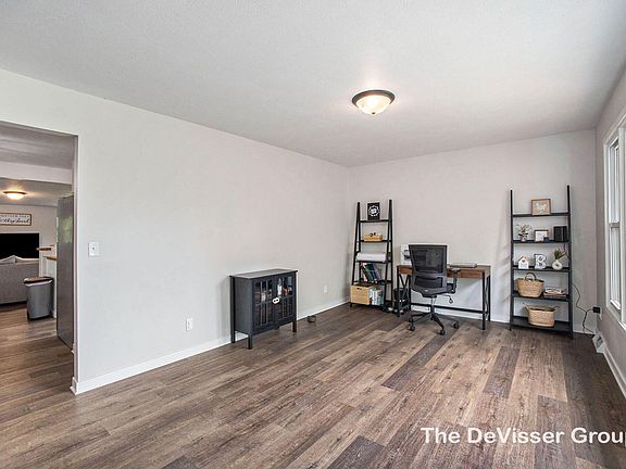 3rd image of 13719 Barry St