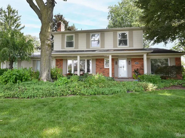 3830 Eastbourne Dr, Troy, MI 48084