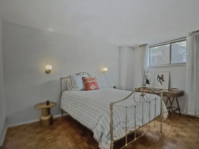 7111 Woodmont Ave #107 — Photo 8